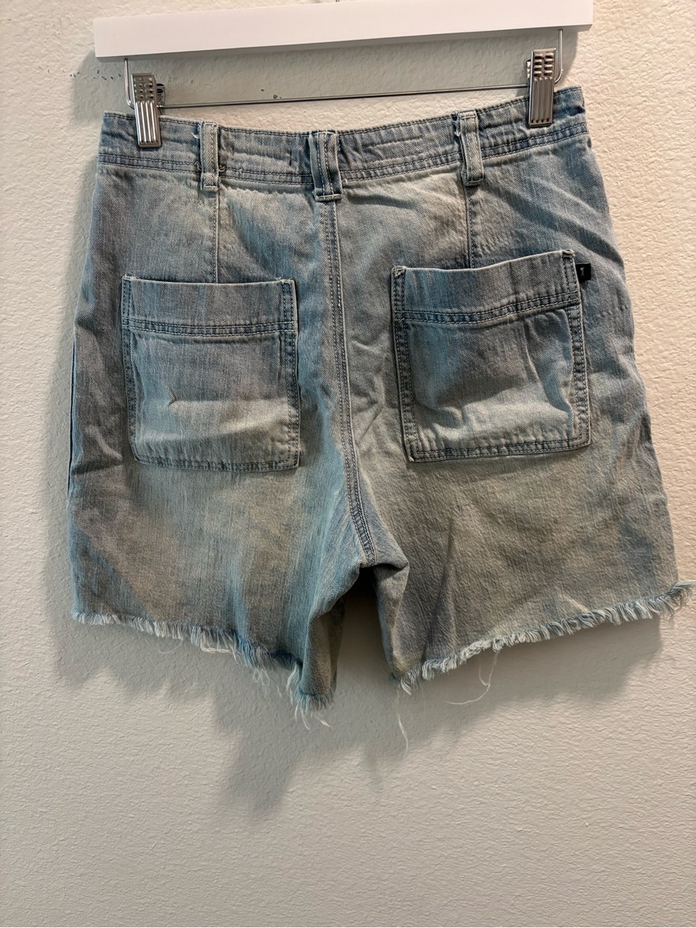 Pilcro Faded Denim Utility Shorts, size 27 - Picture 6 of 7